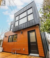 58 E 24th St in Hamilton, ON - Building Photo