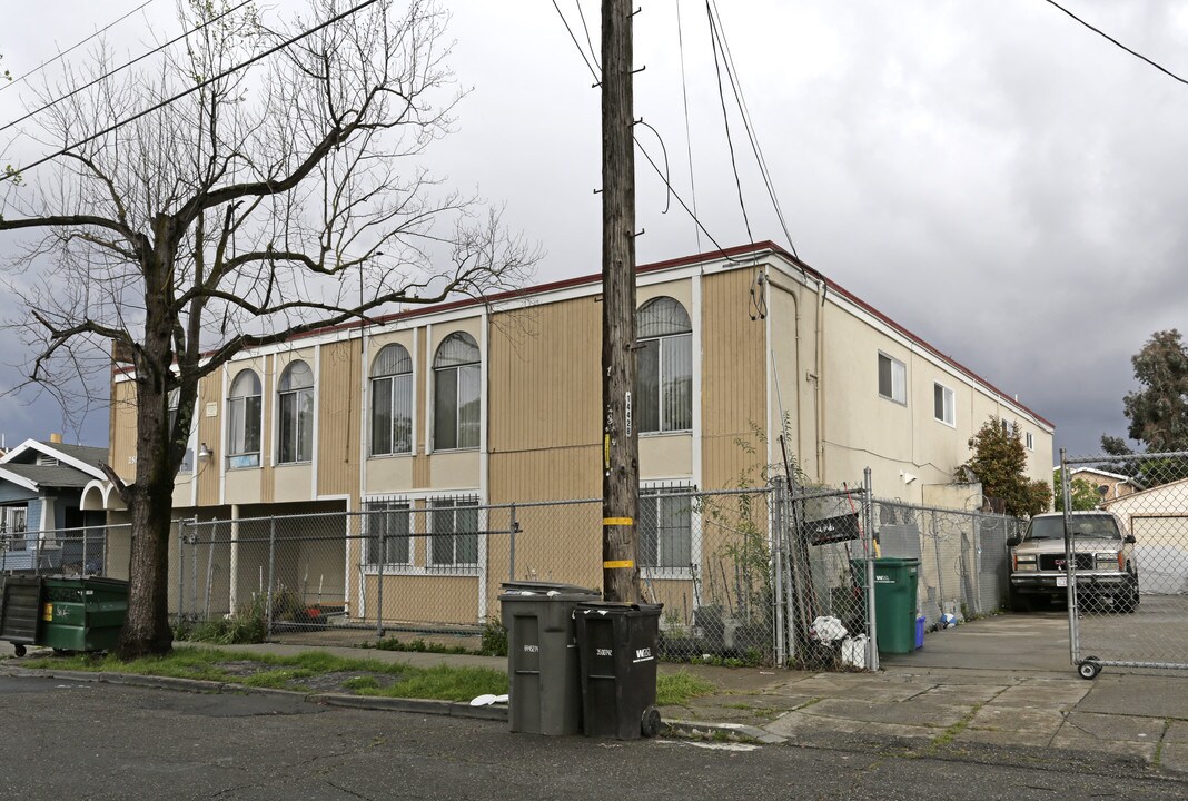 2515 76th Ave in Oakland, CA - Building Photo