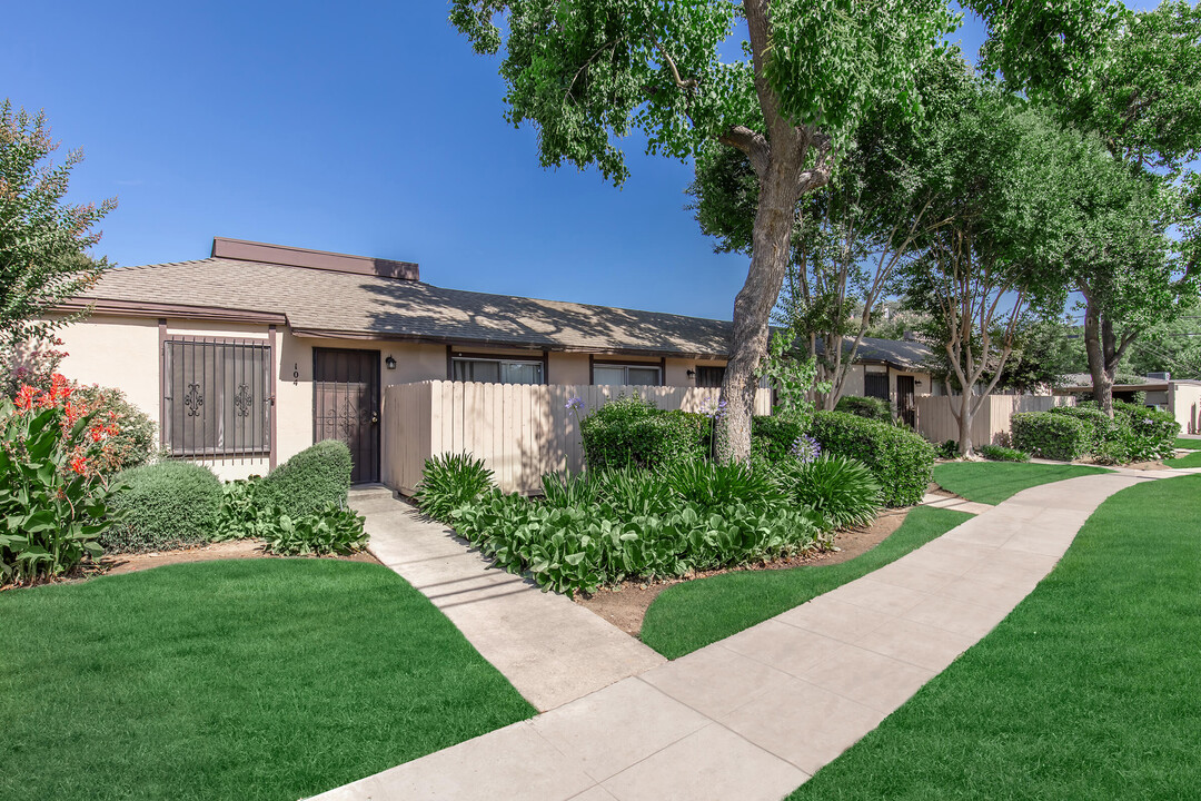 Casa Del Mesa in Fresno, CA - Building Photo