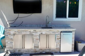 6500 Whitaker Ave in Van Nuys, CA - Building Photo - Building Photo