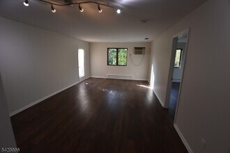24 Sunrise Dr in Hanover, NJ - Building Photo - Building Photo