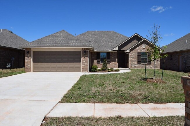 1731 W Trout Way in Mustang, OK - Building Photo - Building Photo