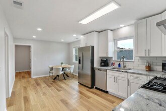 135 Custer Ave in Evanston, IL - Foto de edificio - Building Photo