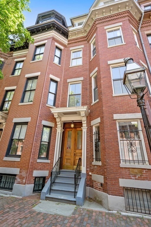 property at 48 Appleton St