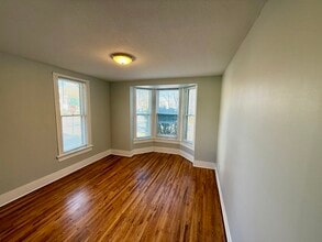 1430 Madison St NE in Minneapolis, MN - Foto de edificio - Building Photo