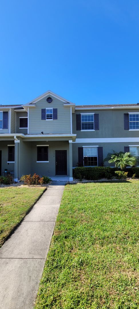 1654 J Lawson Blvd in Orlando, FL - Foto de edificio - Building Photo