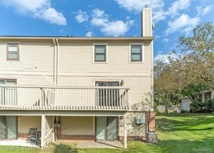 5652 Drake Hollow Dr E in West Bloomfield Township, MI - Building Photo - Building Photo