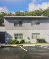 7173 W Sunrise Blvd in Plantation, FL - Building Photo