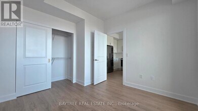 3240 William Coltson Ave in Oakville, ON - Building Photo - Building Photo