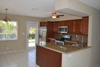 699 Glouchester St in Boca Raton, FL - Building Photo - Building Photo