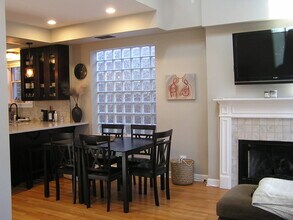 2742 N Bosworth Ave in Chicago, IL - Building Photo - Building Photo