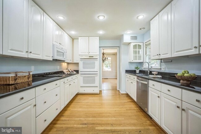 7330 Lewinsville Park Ct in McLean, VA - Building Photo - Building Photo
