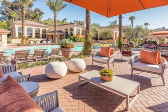Vista Real Apartment Homes in Mission Viejo, CA - Foto de edificio - Building Photo