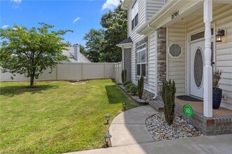 2701 Eleanor Ln in Virginia Beach, VA - Building Photo - Building Photo