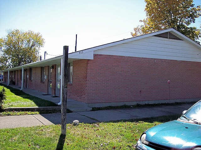 403 E Washington St in Shelbyville, IN - Foto de edificio