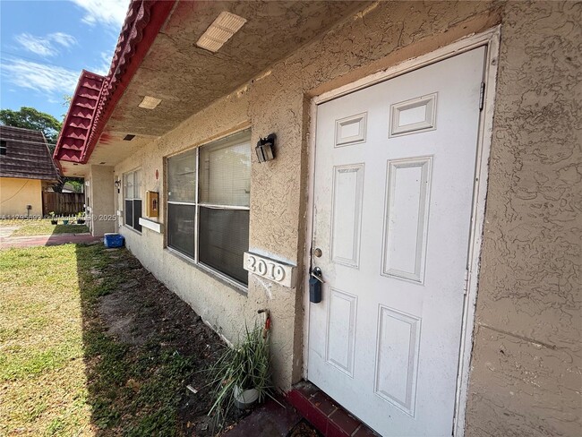 2011 NW 59th Ave in Lauderhill, FL - Building Photo - Building Photo
