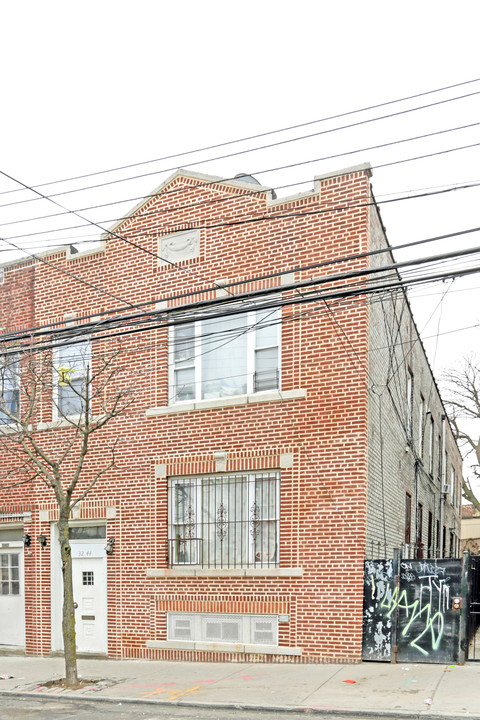 32-44 103rd St in Flushing, NY - Building Photo