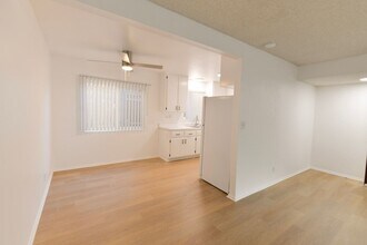 306 Avenida Granada in San Clemente, CA - Building Photo - Building Photo