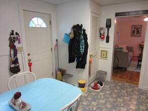 1324 Vermont St, Unit 3 in Lawrence, KS - Building Photo - Building Photo