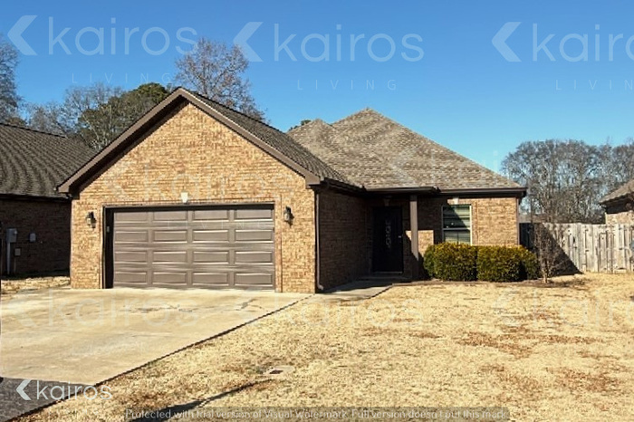 103 Lyn Ln in Tuscumbia, AL - Building Photo