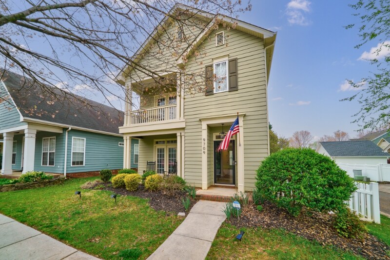 9709 Denbolme St in Huntersville, NC - Building Photo