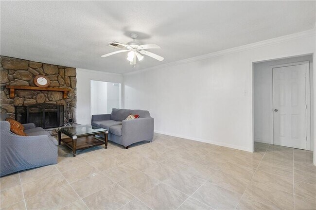 2600 Cambridge Dr, Unit 327 in La Place, LA - Building Photo - Building Photo