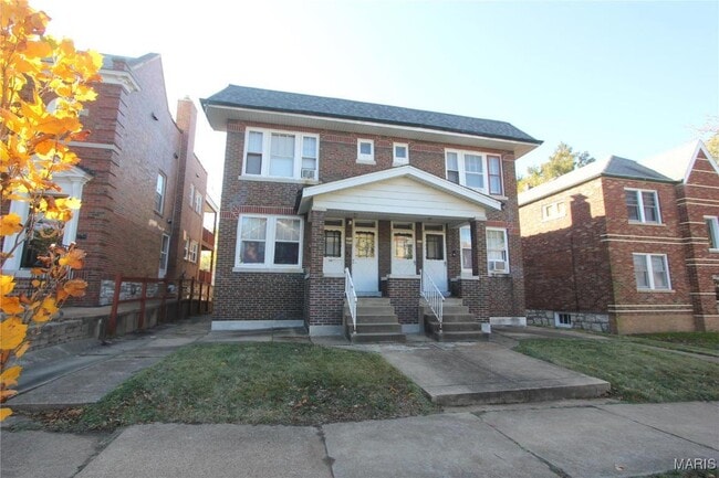 property at 5424 Rhodes Ave