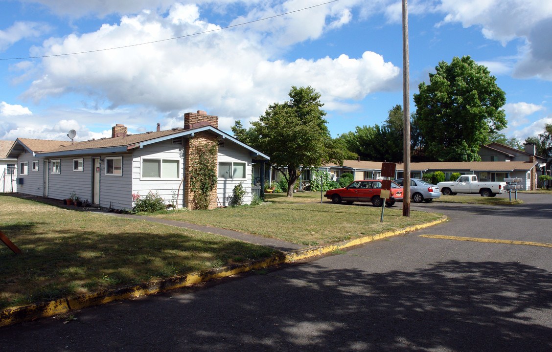 Tiffany Apartments in Salem, OR - Building Photo