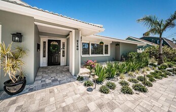 2180 Dolphin Blvd S in St. Petersburg, FL - Foto de edificio - Building Photo