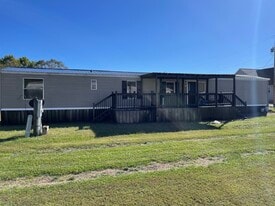 1692 Gene Wilson Blvd in Louisa, KY - Building Photo