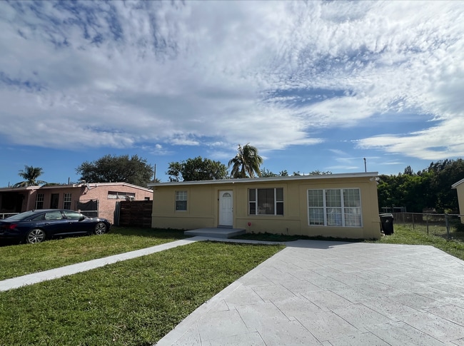 1316 NW 12th St in Fort Lauderdale, FL - Building Photo - Building Photo