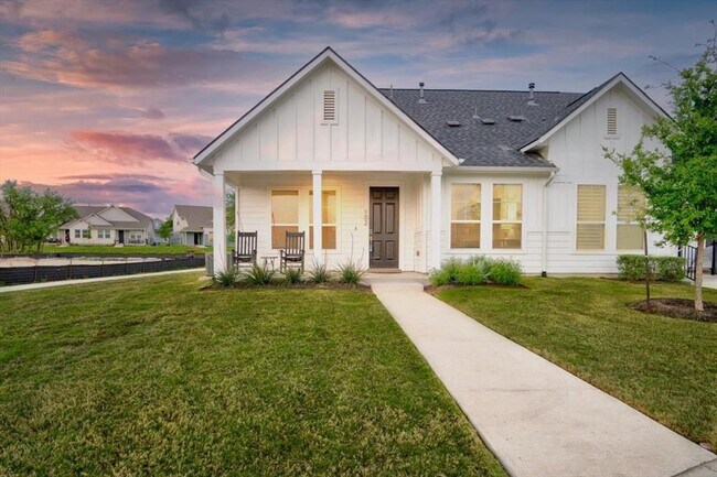 125 Harborside Dr in San Marcos, TX - Building Photo - Building Photo