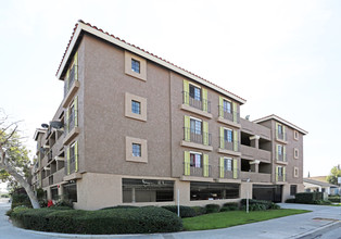 Civic Plaza Apartments in Santa Ana, CA - Foto de edificio - Building Photo