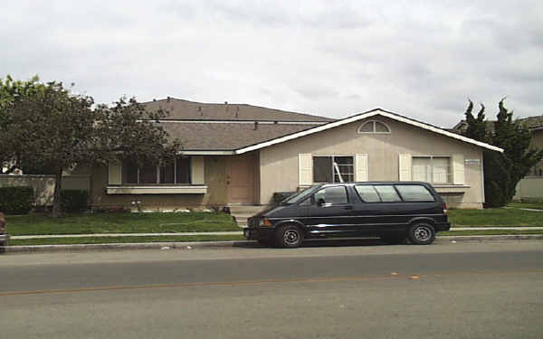1311 W 7th St in Oxnard, CA - Foto de edificio - Building Photo