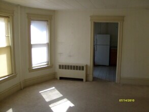 1331 Williamson St, Unit 2 in Madison, WI - Building Photo - Building Photo