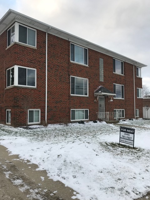 19101 Hilliard Blvd, Unit Apt 6 in Rocky River, OH - Building Photo - Building Photo