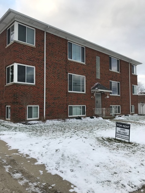 19101 Hilliard Blvd, Unit Apt 6 in Rocky River, OH - Foto de edificio - Building Photo