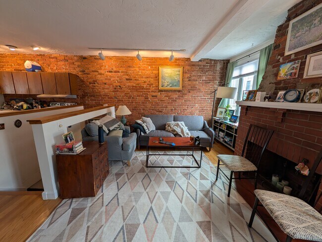 131 Sutherland Rd, Unit 2 in Boston, MA - Building Photo - Building Photo