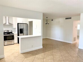 2050 NW 81st Ave in Pembroke Pines, FL - Building Photo - Building Photo