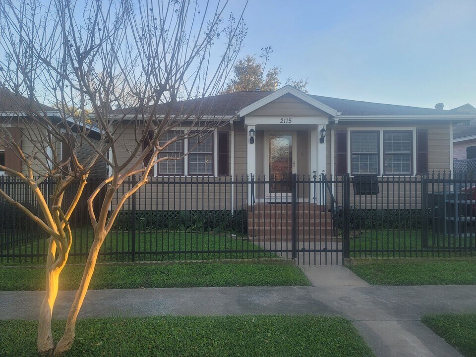 2115 Avenue O in Galveston, TX - Building Photo