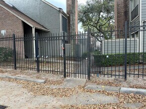 6601 Sands Point Dr in Houston, TX - Building Photo - Building Photo