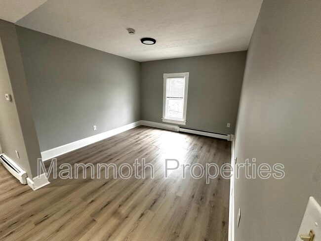 330 Lowell St in Manchester, NH - Building Photo - Building Photo