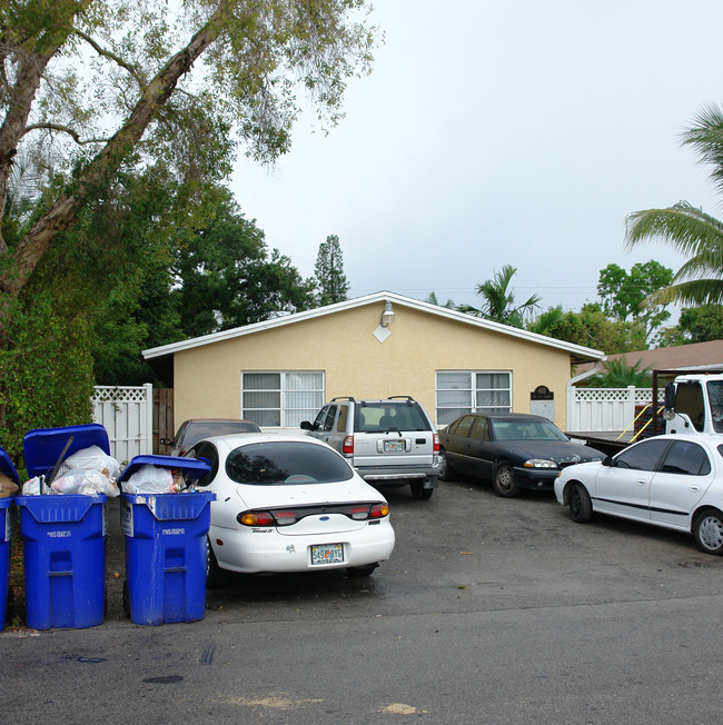 611-615 SW 12th Ave in Fort Lauderdale, FL - Building Photo - Building Photo