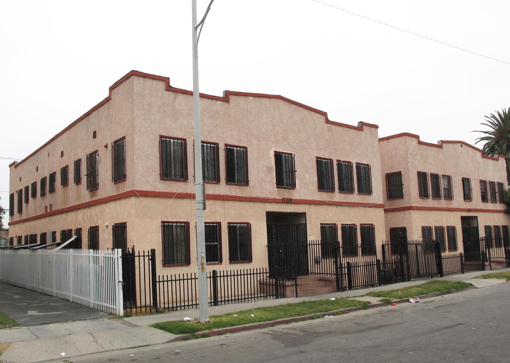 307-309 W Magnolia St in Compton, CA - Foto de edificio