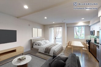 7400 Center Ave in Huntington Beach, CA - Foto de edificio - Building Photo
