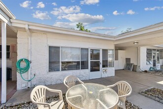13940 Anona Heights Dr in Largo, FL - Building Photo - Building Photo