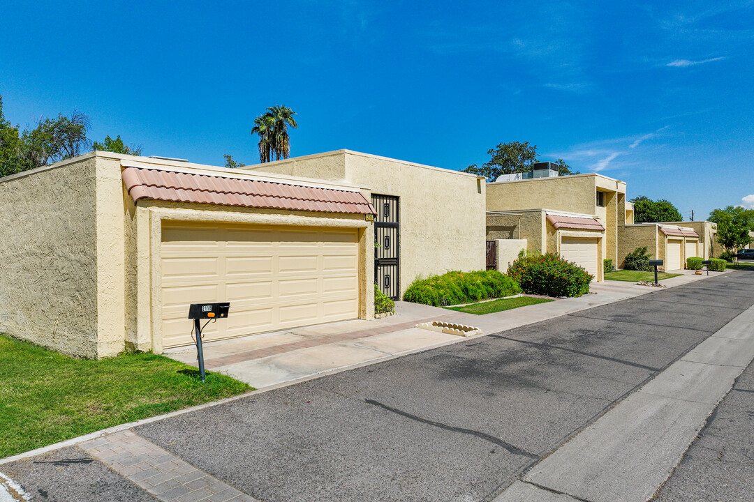 Orangeaire Villas in Phoenix, AZ - Building Photo