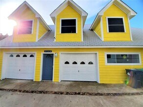 2223 N Locust St in Denton, TX - Building Photo - Building Photo
