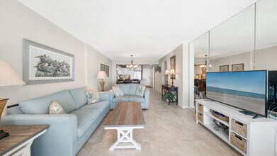 7205 Thomas Dr in Panama City Beach, FL - Building Photo - Building Photo