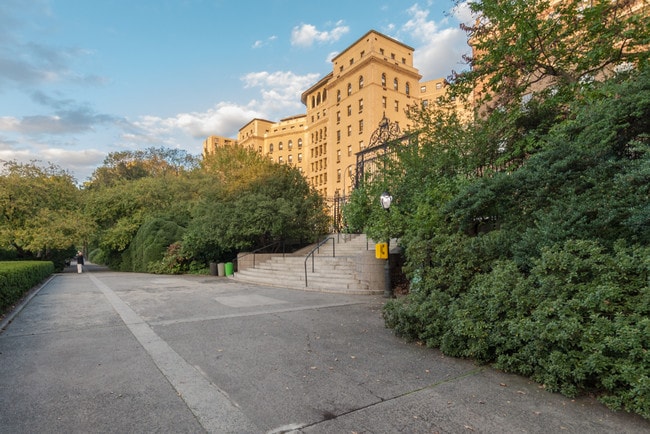429 East 80th Street in New York, NY - Building Photo - Floor Plan
